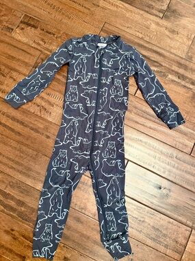 Hanna Andersson black One-Piece Footless sleeper with White Bear Outline Print